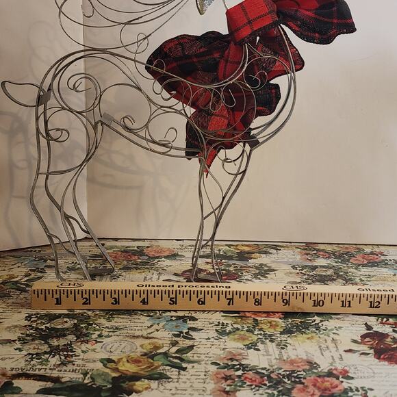 Metal Wire Christmas Deer Set Standing and Laying Buffalo Check Ribbon - Picture 6 of 7